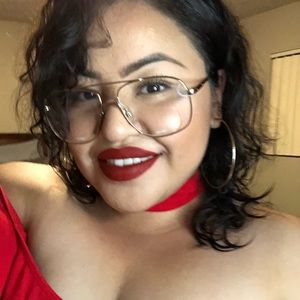 Meet your Posher, Thalia